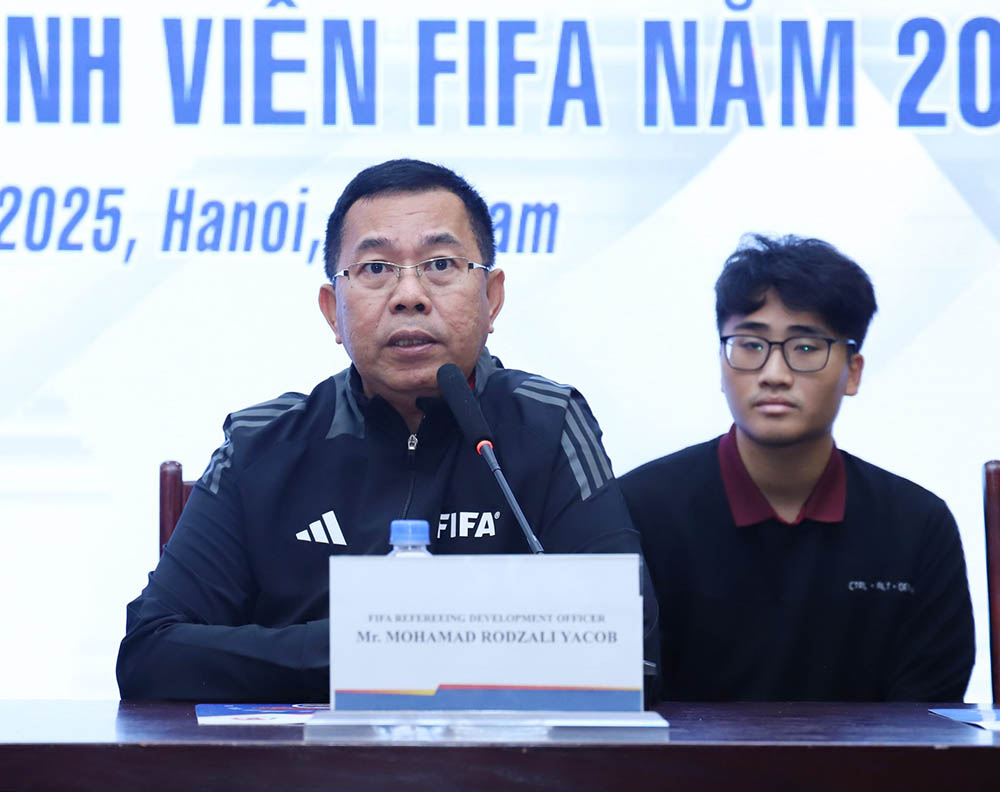 Ong Mohamad Rodzali Bin Yacob - can bo phu trach Van phong Phat trien Trong tai FIFA tai chau A. Anh: VFF
