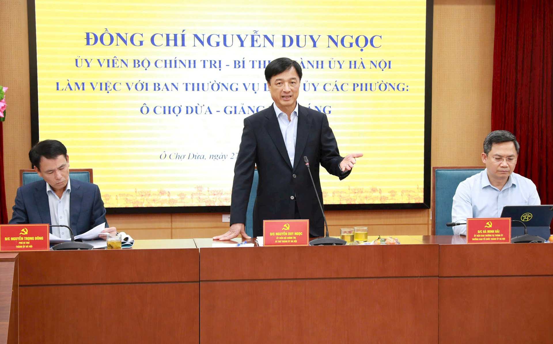 Politburo member and Secretary of the Hanoi Party Committee Nguyen Duy Ngoc delivered a concluding speech at the meeting. Photo: Viet Thanh