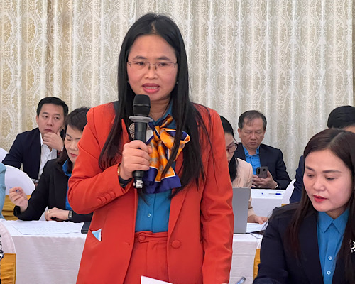 Ba Nguyen Thi Ai - Chu tich CDCS Cong ty TNHH Giay Sunjade Viet Nam. Anh: Kieu Vu 