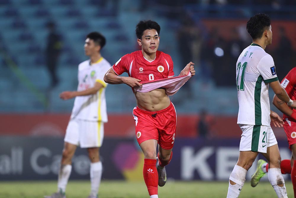 Dinh Bac ghi ban an dinh chien thang 2-1 cho Cong an Ha Noi. Anh: Minh Dan