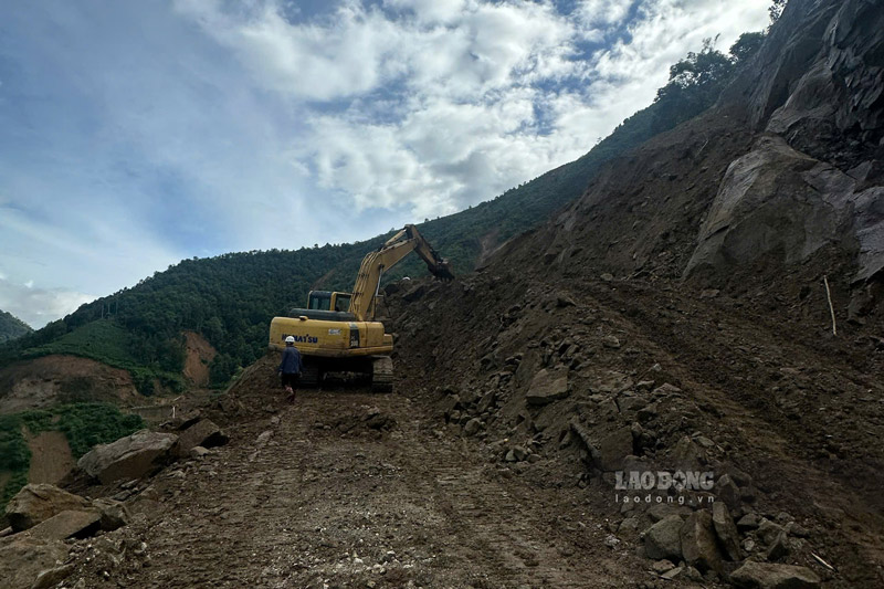 Nhieu diem sat lo sau bao gay anh huong den qua trinh thi cong. Anh: Dinh Dai