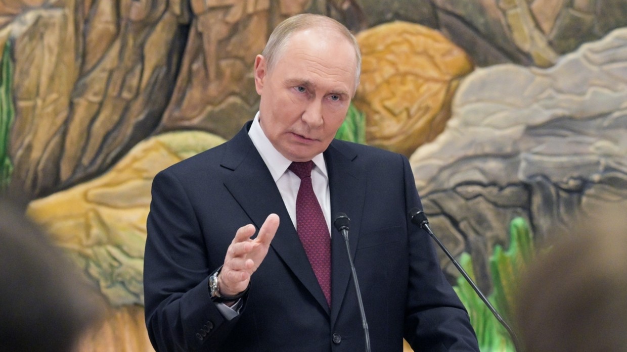 Russian President Vladimir Putin speaks to the press about the Ukrainian peace plan, November 27. Photo: Sputnik