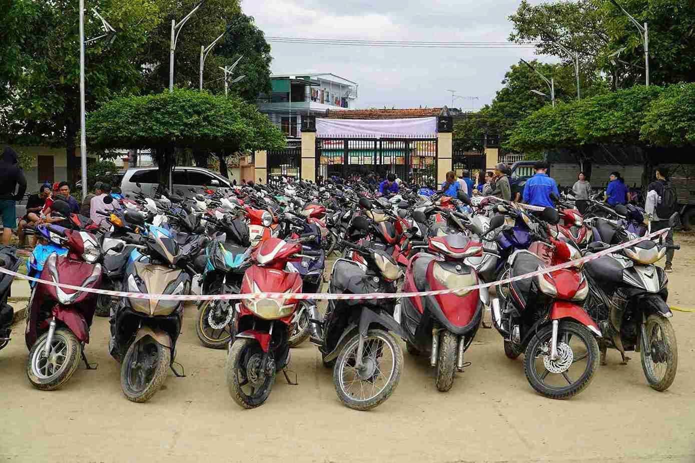 Truoc do vao hom qua, chuong trinh dien ra dong thoi tai ba dia diem: Nha Thieu nhi Dien Khanh (duong Tran Quy Cap, xa Dien Khanh); Nha tho giao xu Cho Moi (296 Luong Dinh Cua, phuong Tay Nha Trang) va khu vuc truoc tru so HDND – UBND phuong Nam Nha Trang (to dan pho Thuy Tu).  