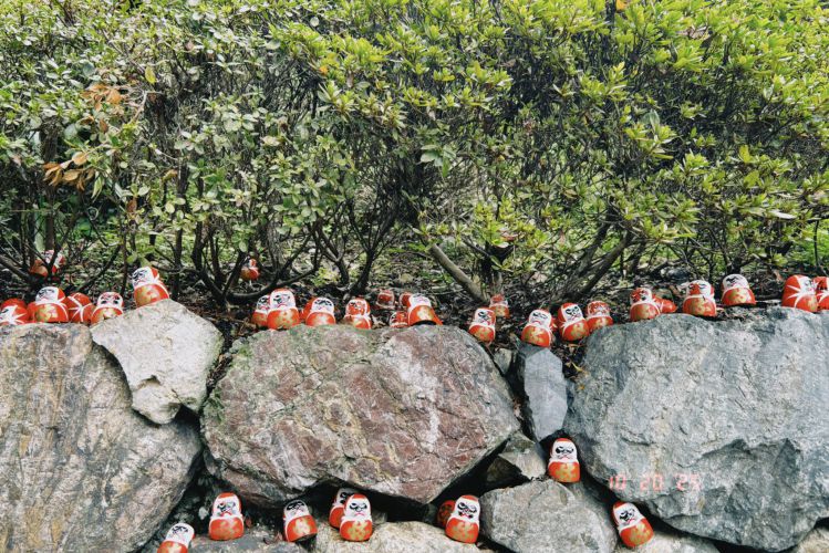 Katsuoji - Osaka Sewing Pagoda is displayed with enchanting red Daruma puppets. Photo: Phuong Linh