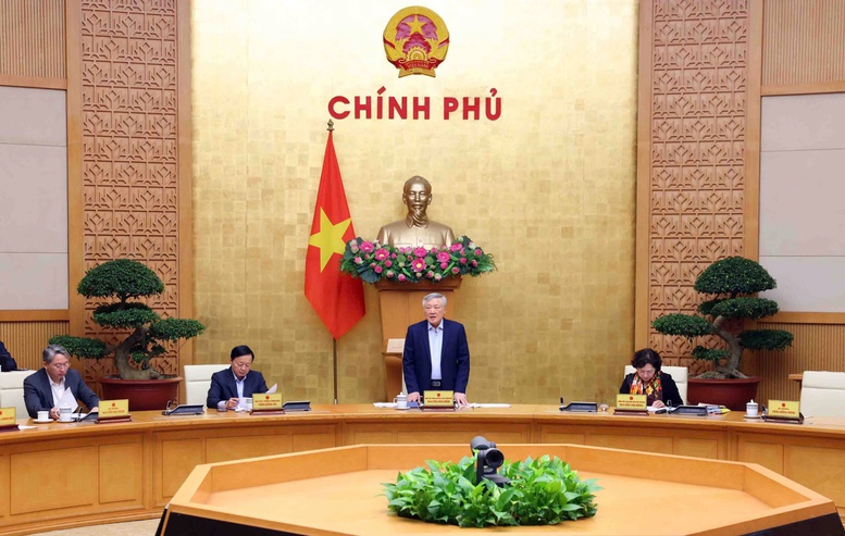 Deputy Prime Minister Nguyen Hoa Binh chaired a meeting with leaders of ministries, branches and enterprises on the North-South high-speed railway project - Photo: VGP/Nguyen Hoang