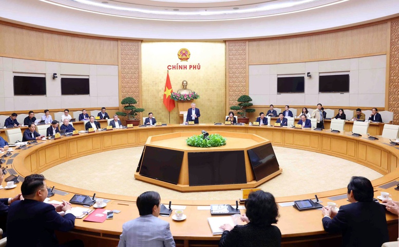 Pho Thu tuong cho biet, day la mot cuoc hop voi muc dich de lanh dao Chinh phu, cac bo, nganh chuc nang lang nghe y kien, du dinh, y tuong va cac giai phap cu the, cac de nghi va mong muon cua doanh nghiep doi voi Chinh phu Viet Nam va cac cam ket cua doanh nghiep khi tham gia du an - Anh: VGP/Nguyen Hoang