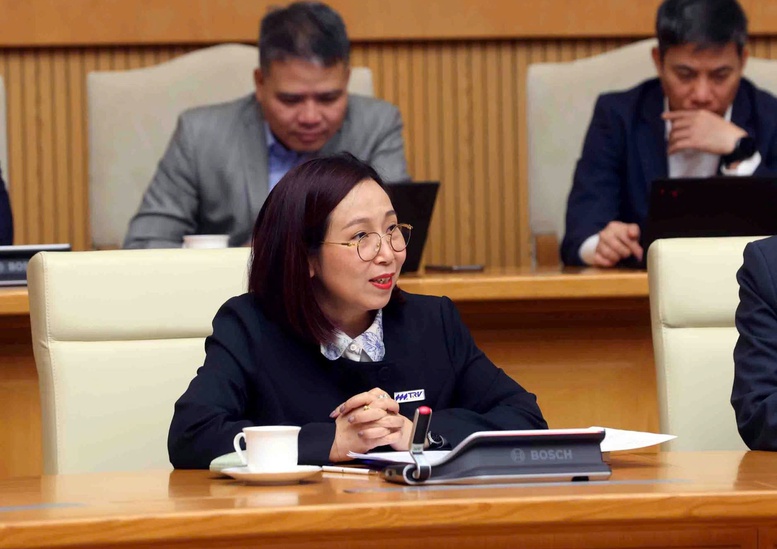 Dai dien Cong ty co phan Van tai duong sat Viet Nam phat bieu tai cuoc hop - Anh: VGP/Nguyen Hoang