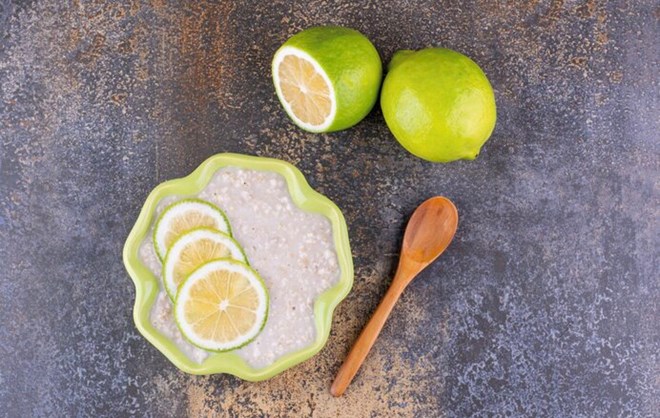 Lemon and salt have many benefits in daily life. Photo: Thuy Duong