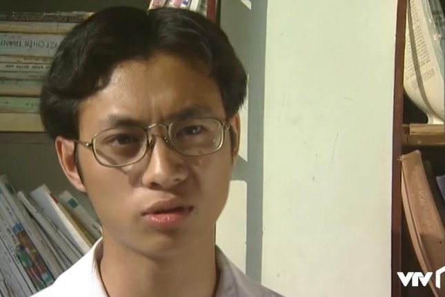 El profesor asociado Nguyen Thanh Vinh una vez protagonizo la pelicula 'Phia truoc la bau troi'. Foto: Captura de video