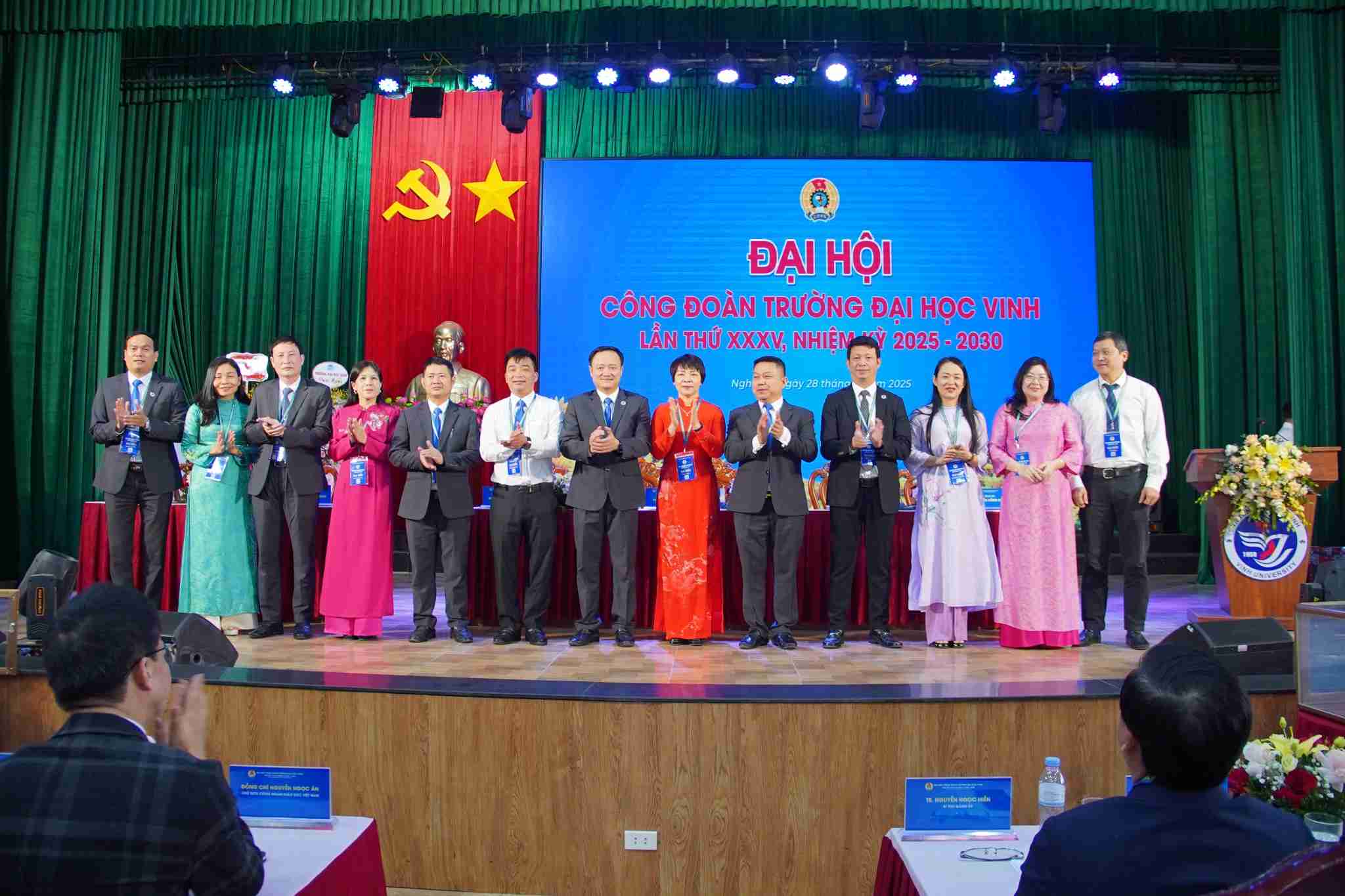 Ra mat Ban Chap hanh Cong doan Truong Dai hoc Vinh nhiem ky 2025 - 2030. Anh: Duy Chuong