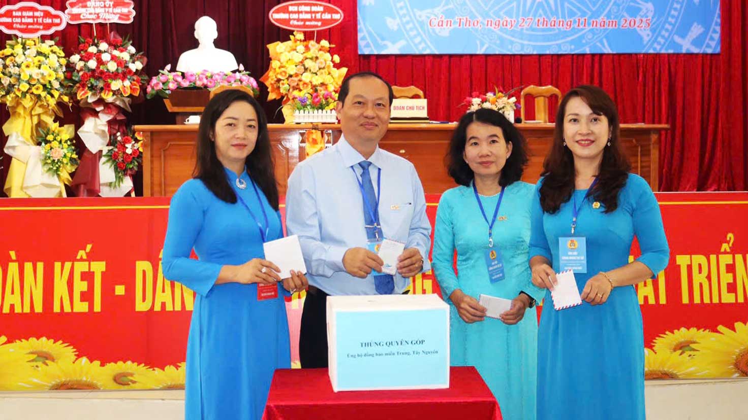 CDCS phat dong ung ho dong bao bi anh huong boi bao lu tai dai hoi. Anh: LDLD TP Can Tho