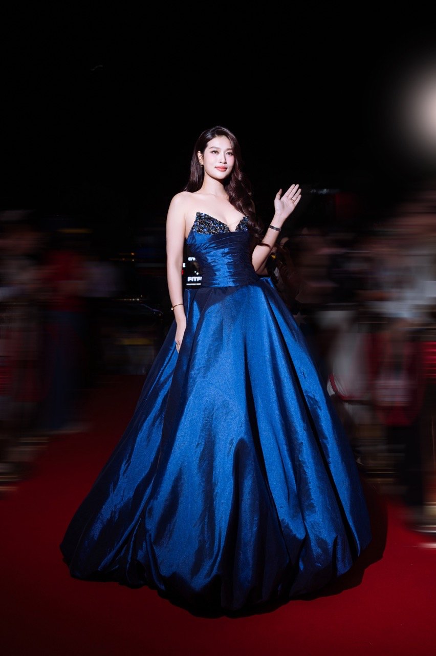 Hoa hau Thien An. Anh: Sen Vang.