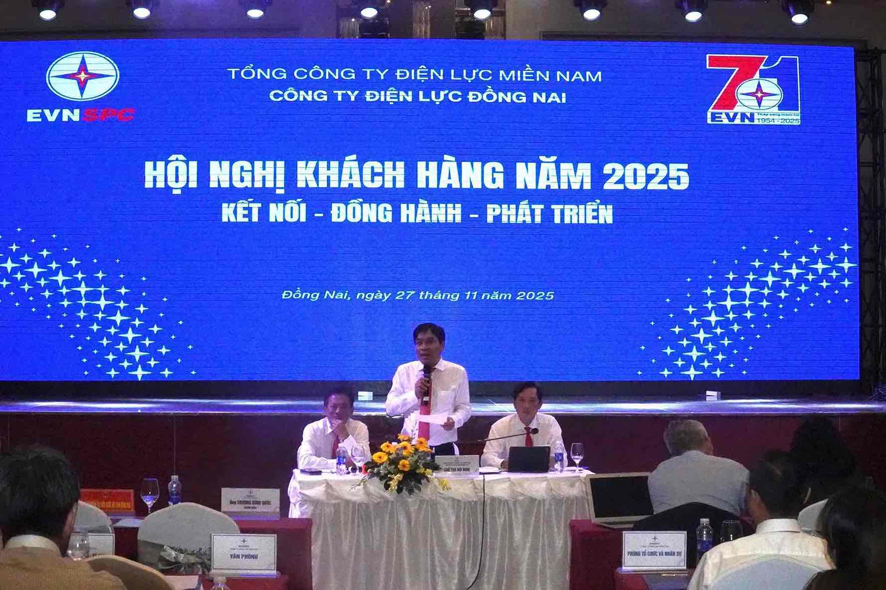 Theo bao cao cua PC Dong Nai, trong 10 thang dau nam 2025, Cong ty da dat duoc nhieu ket qua quan trong trong cong tac cung cap dien, dau tu – xay dung va nang cao chat luong dich vu khach hang. Dien thuong pham toan Cong ty dat 16.857,91 trieu kWh, tang 2,83% so voi cung ky va dat hon 82% ke hoach nam. Thanh phan cong nghiep – xay dung tiep tuc chiem ty trong lon nhat voi tren 68%, tiep tuc.