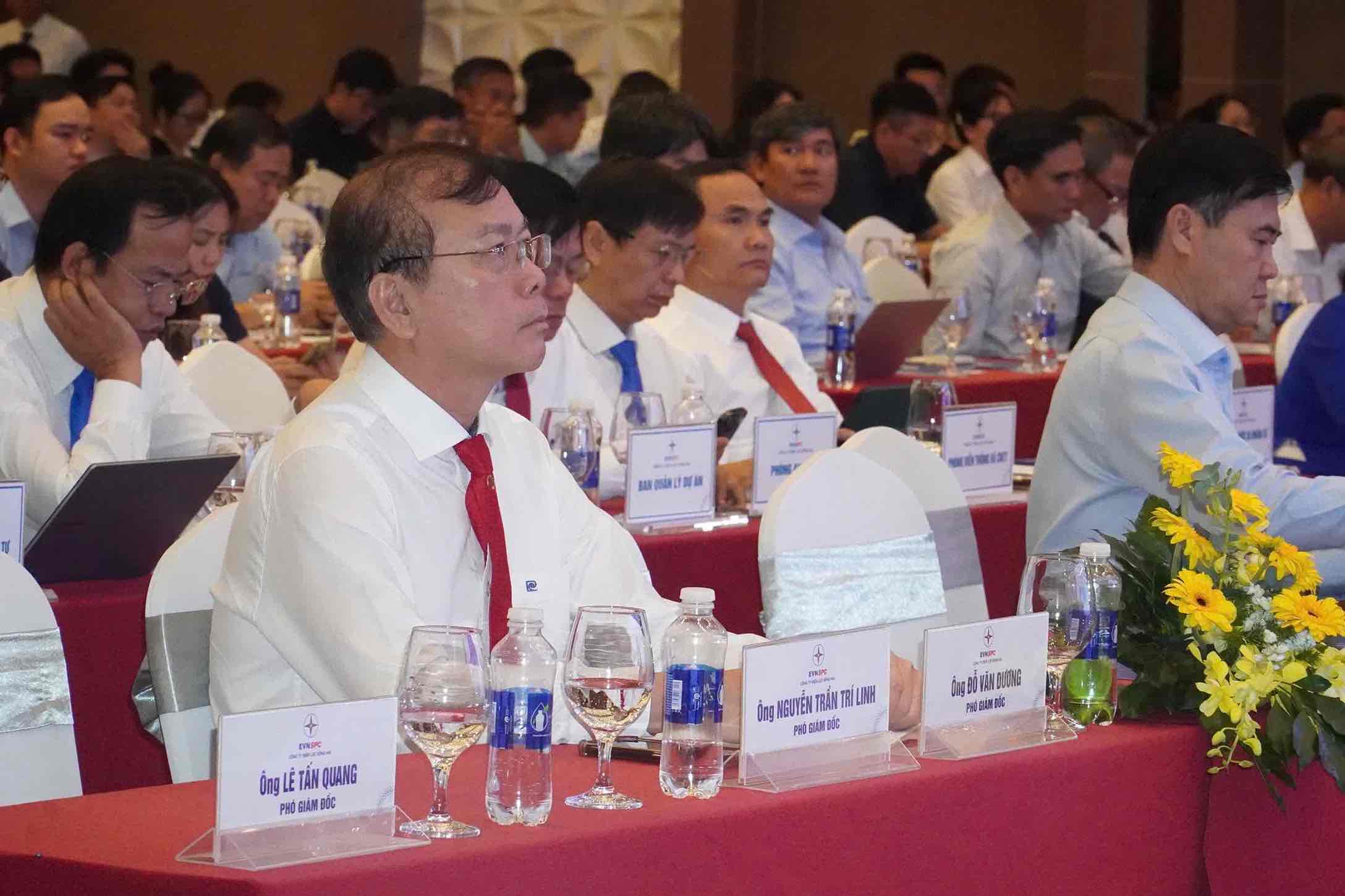 Du hoi nghi con co su tham du cua dai dien lanh dao So Cong thuong Dong Nai, Ban Quan ly cac khu cong nghiep tinh Dong Nai, Tap doan Dien luc Viet Nam (EVN), Tong cong ty Dien luc mien Nam (EVNSPC).