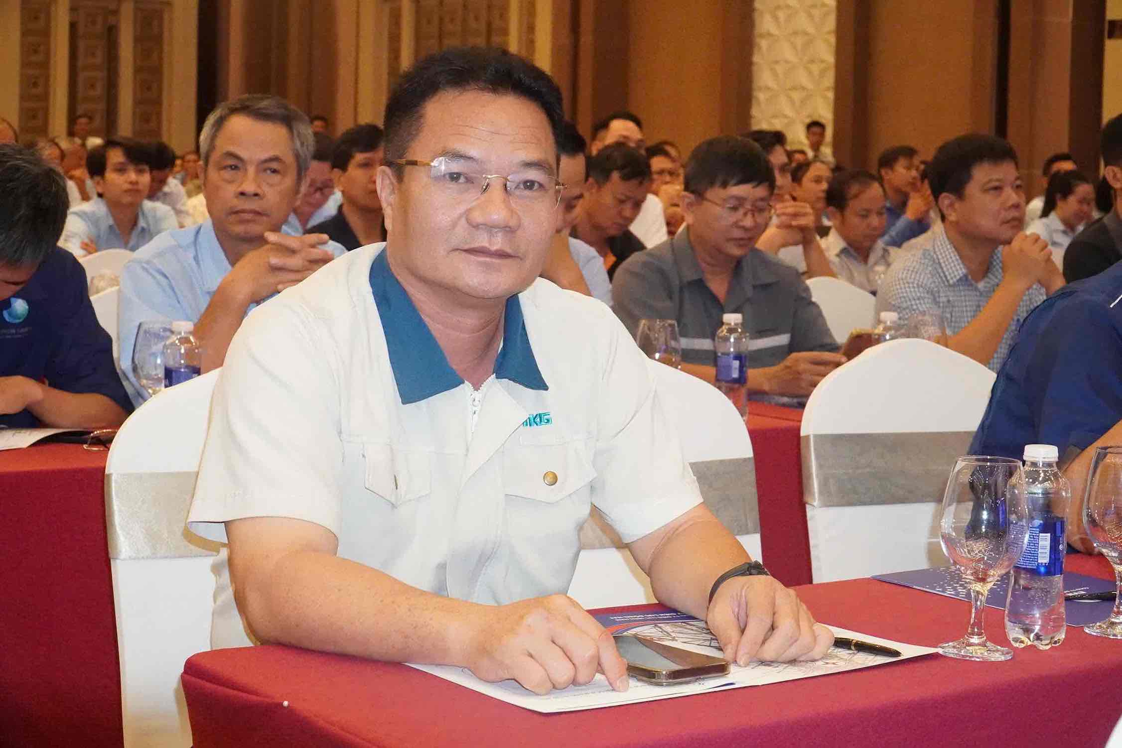 Dai bieu tham du hoi nghi. (co phong van anh Hoc em lay vao nhu cua ong Long Duc nhe) – nho ghi ten va chuc danh cua anh Hoc