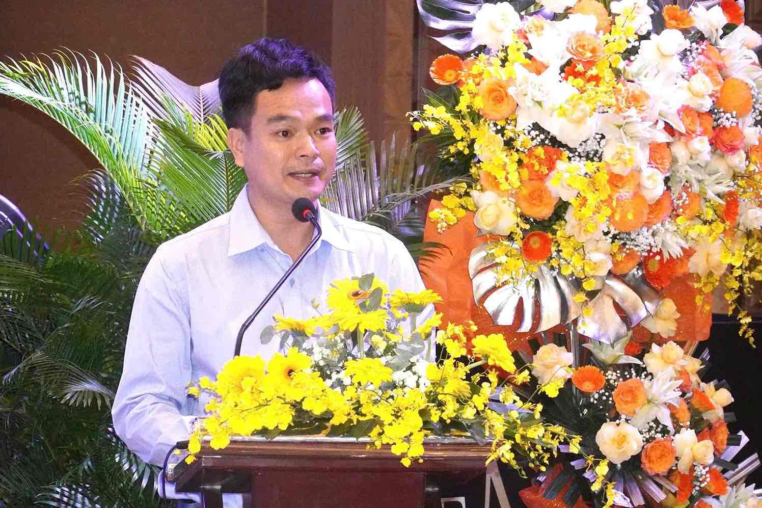 Dai bieu phat bieu tai Hoi nghi (anh nay cung co phong van ne file chi gui do) nho ghi ten va chuc danh nhe