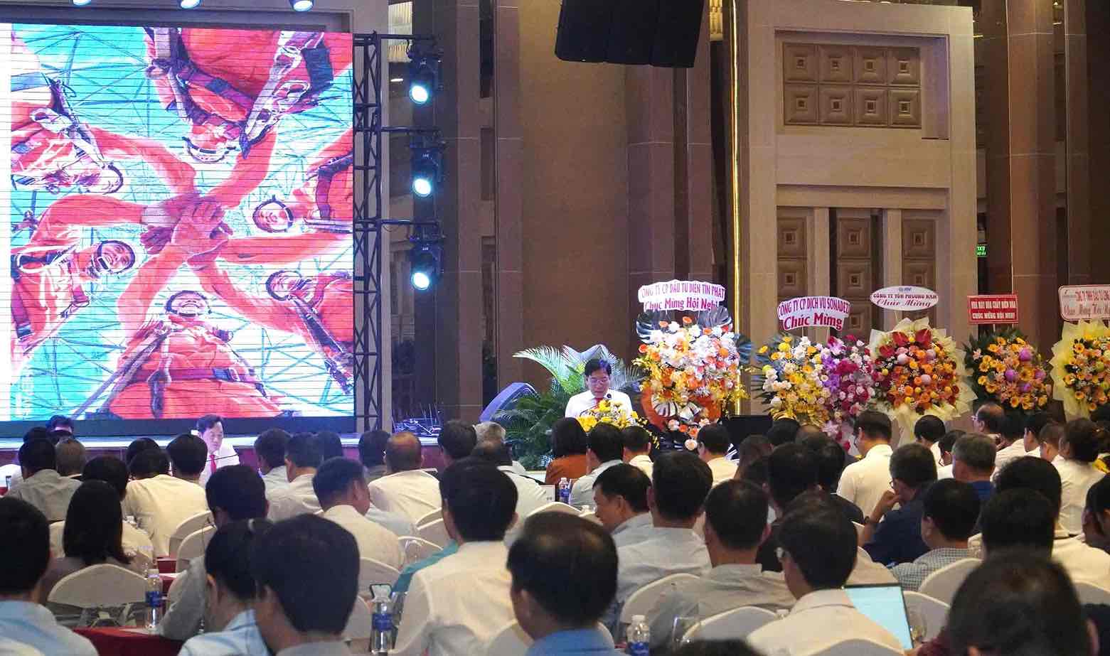 Voi tinh than dam bao cung cap dien an toan, on dinh cho an ninh quoc phong, sinh hoat cua nguoi dan va nhu cau phat trien kinh te cua dia phuong, thoi gian qua PC Dong Nai da tang cuong dau tu, sua chua luoi dien, trien khai manh me cac giai phap cung cap dien, dich vu khach hang nam 2025 va chuan bi cho cac nam tiep theo, gan voi ke hoach dau tu nam 2026.   