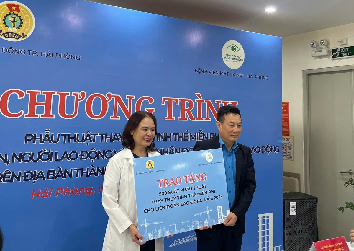 Chuong trinh do LDLD TP Hai Phong phoi hop Benh vien Mat Ha Noi - Hai Phong to chuc. Ảnh: Hong Duyen