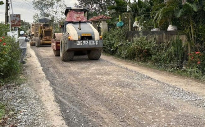 Sau phản ánh, đơn vị thi công cao tốc khắc phục ngay đường dân sinh bị hỏng