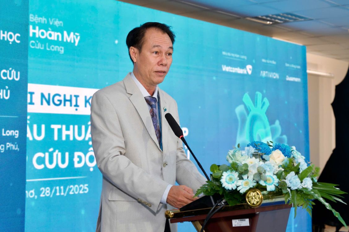 TS.BS Nguyen Phi Hung - Giam doc Y khoa Benh vien Hoan My Cuu Long phat bieu tai hoi nghi. Anh: Ta Quang