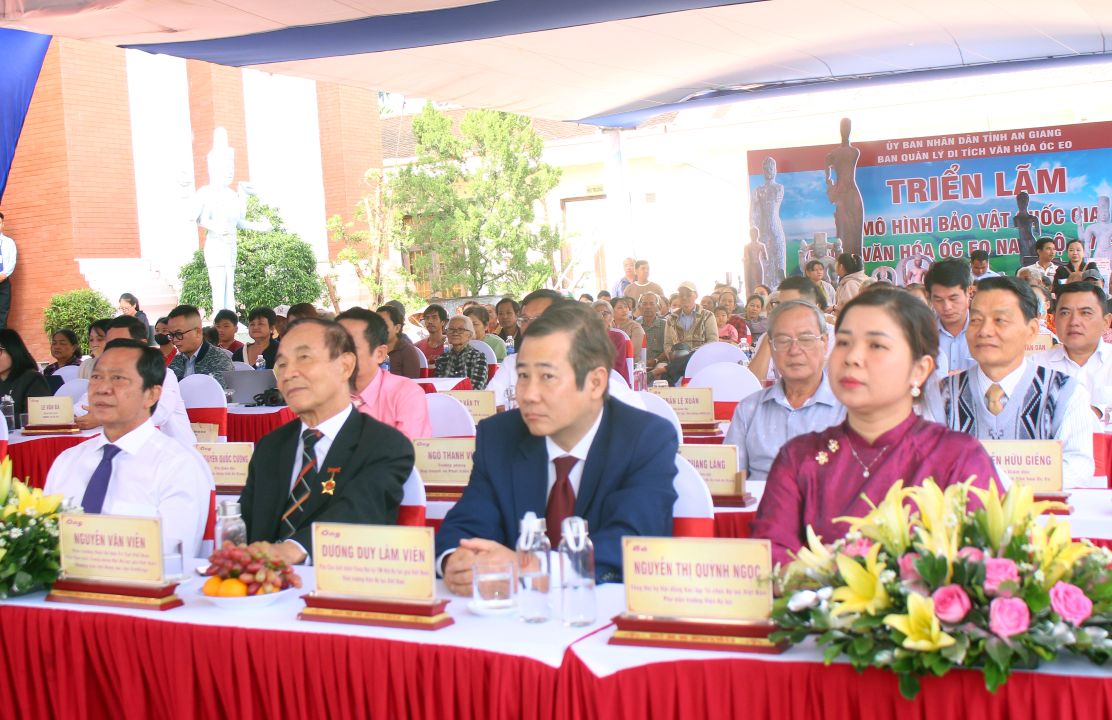 Dai bieu tham du le cong bo. Anh: Lam Dien