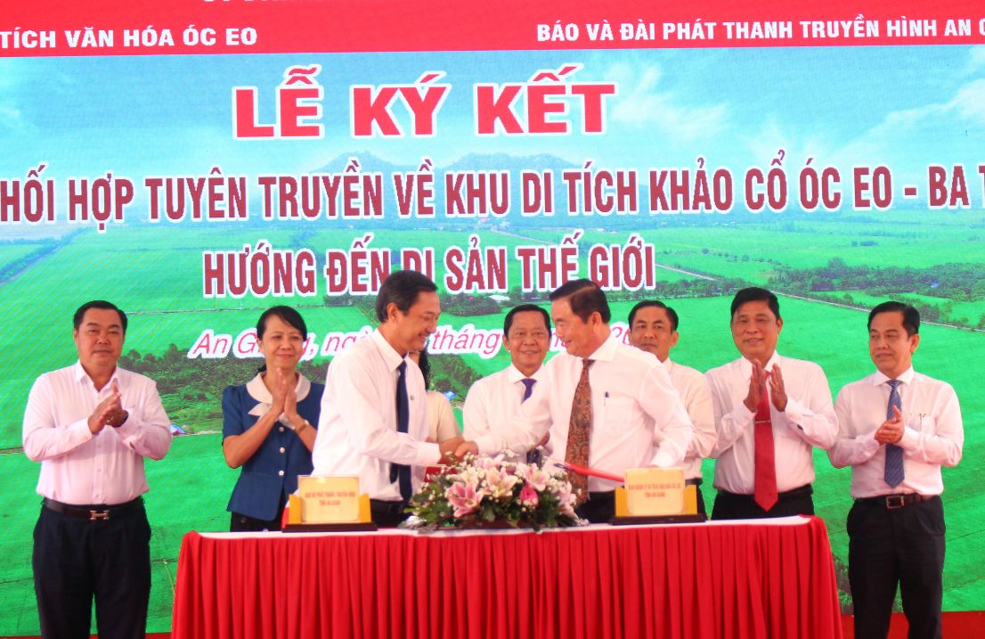 Ky ket cac hop tac tuyen truyen, quan ly, giao duc van hoa Oc Eo. Anh: Lam Dien