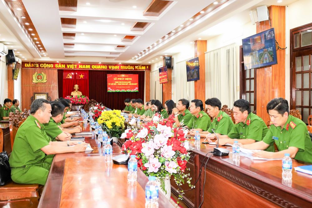 Hoi nghi duoc ket noi den Hoi truong truc tuyen Cong an TP tai phuong Vi Tan. Anh: Cong an Can Tho