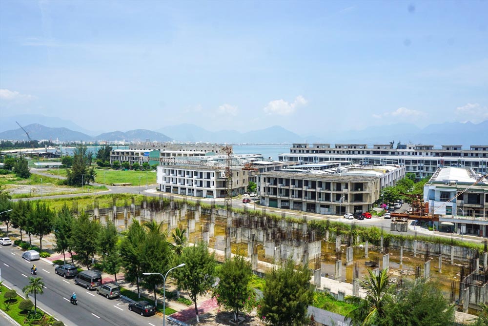 A project abandoned for many years, causing waste of land resources in the center of Da Nang city. Photo: Tuong Minh