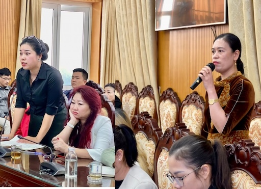 3区労働組合が共同で開催した基礎労働組合幹部向けの専門研修で意見交換。写真:CDP