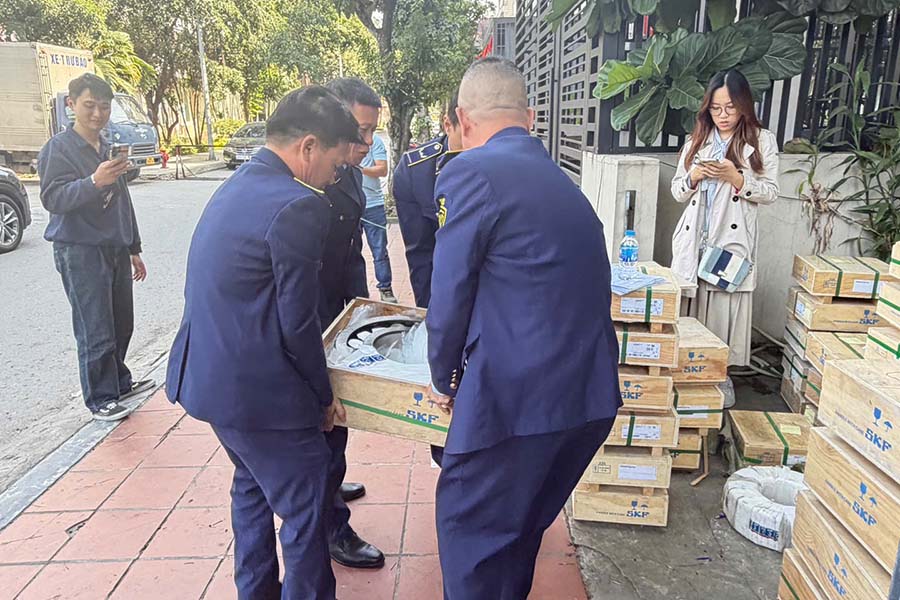 Nhieu vong bi co khoi luong lon thuong duoc dung trong cac may moc san xuat cong nghiep. Anh: Chi Cuc QLTT Ha Noi