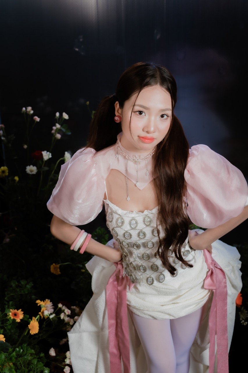 Ca si Ngo Truc Linh. Anh: Nghe si cung cap.