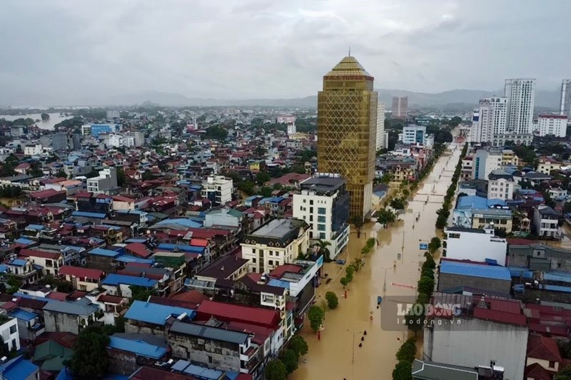 2025年10月時点で、タイグエン中心部が深く浸水しました。写真:Viet Bac