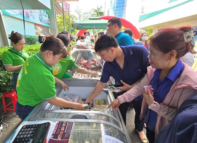 Cong doan Sagri tang phieu de doan vien, nguoi lao dong mua hang giam gia it nhat tu 10% tro len trong chuong trinh phuc loi doan vien. Anh: Nam Duong