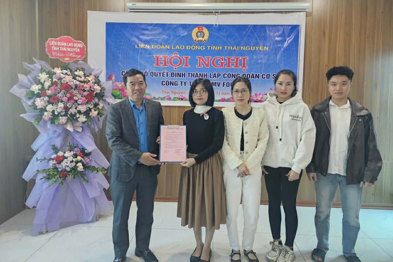 Decision to establish the grassroots trade union of NMV Food Company Limited. Photo: Pham Kien