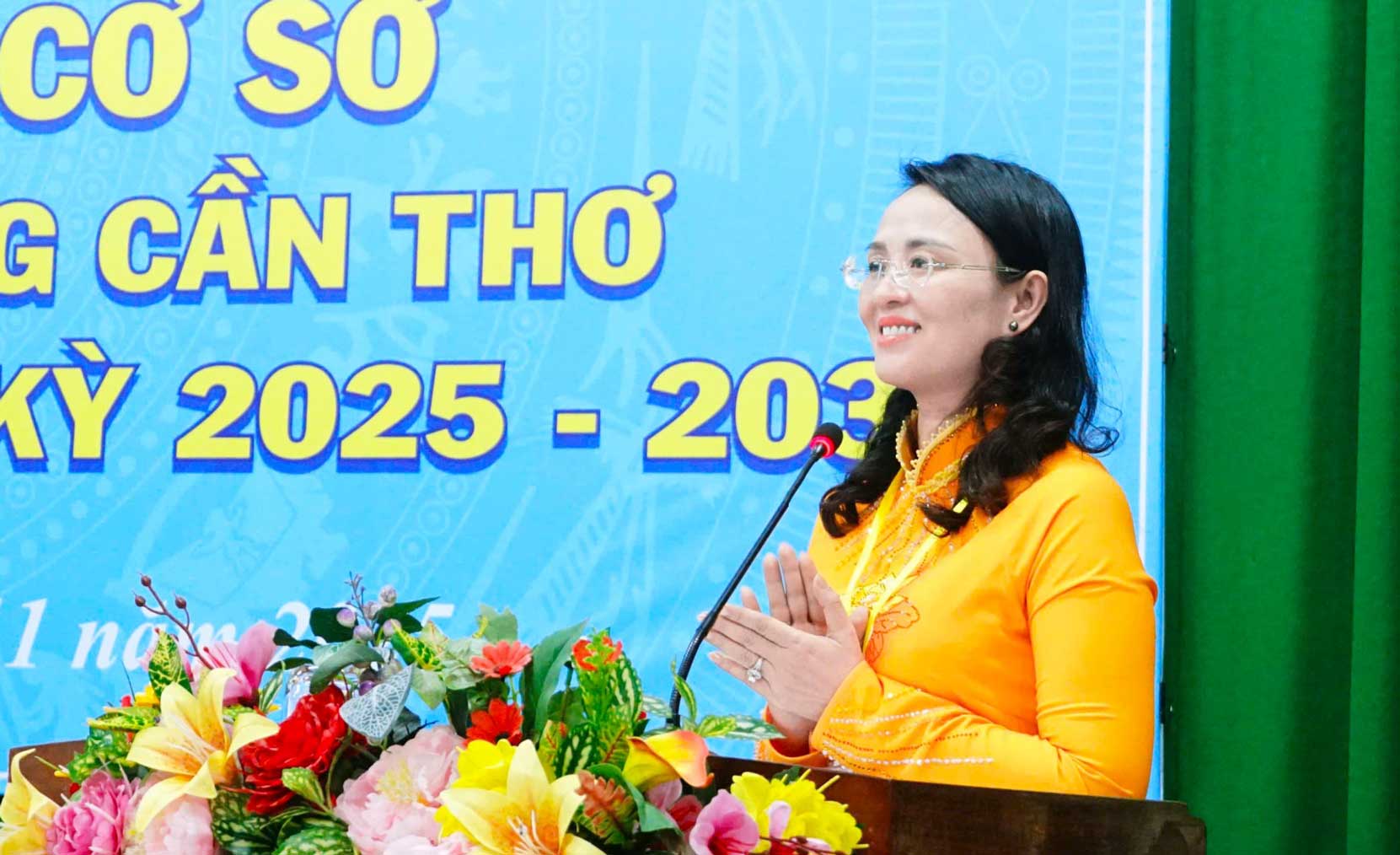 Ba Le Thi Suong Mai - Uy vien Ban Chap hanh Tong LDLD Viet Nam, Thanh uy vien, Pho Chu tich Uy ban Mat tran To quoc Viet Nam thanh pho, Chu tich LDLD TP Can Tho - phat bieu tai dai hoi. Anh: LDLD TP Can Tho