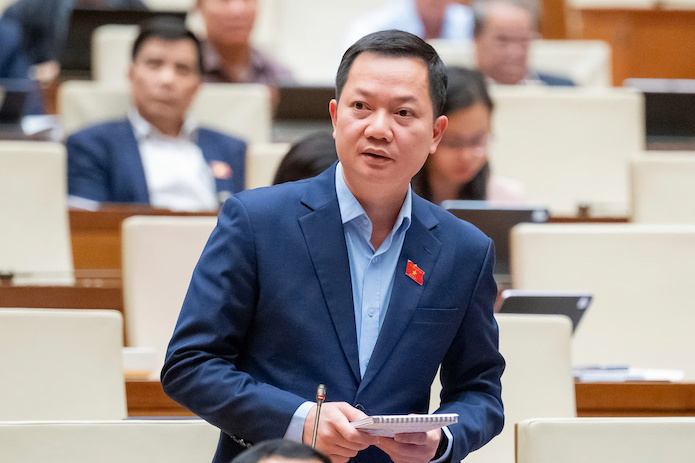 Dai bieu Trinh Xuan An de nghi ra soat toan bo he thong thuy dien nho, danh gia quy trinh xa lu va cap nhat cac chuan, so lieu tu nhung dinh lu lich su gan day vao quy hoach. Anh: Media Quoc hoi