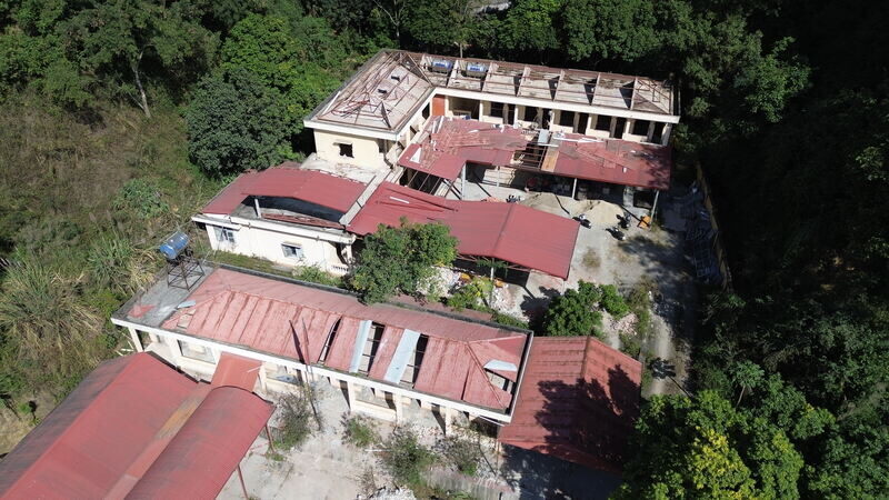 Theo ghi nhan, noi tung la “la chan thep” tren tuyen Quoc lo 1A nay tro nen hoang phe, ton bi boc ra tung mang. Anh: Khanh Linh