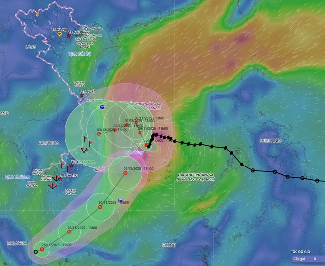 Dự báo áp thấp nhiệt đới mới đi vào Biển Đông trong 24 giờ tới khi bão số 15 chưa tan