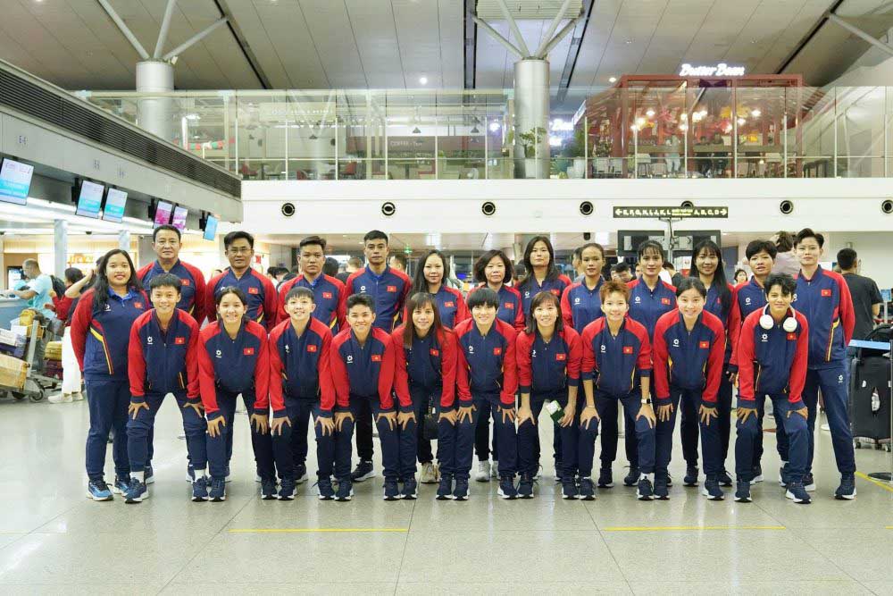 Tuyen futsal nu Viet Nam len duong di Trung Quoc tap huan. Anh: VFF