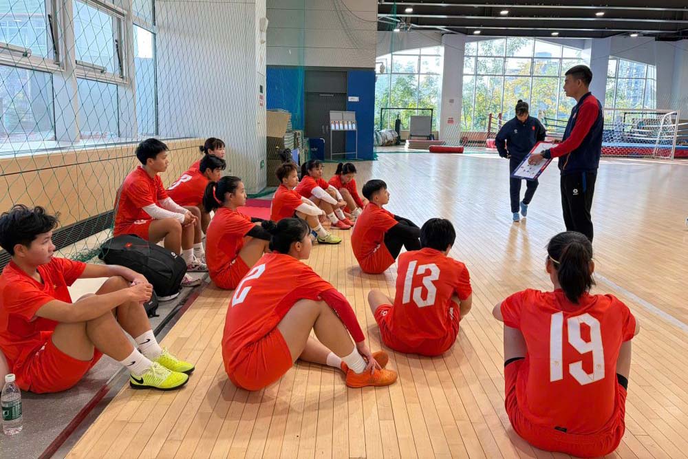 ベトナム女子フットサル代表が中国でのトレーニングキャンプを開始。写真:VFF