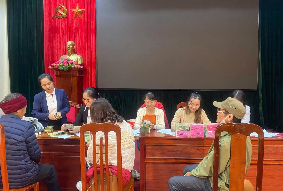  Xa Chi Minh chi tra tien boi thuong, ho tro tai dinh cu du an tuyen duong sat voi tong kinh phi gan 14 ti dong. Ảnh: Cong TTDT xa Chi Minh