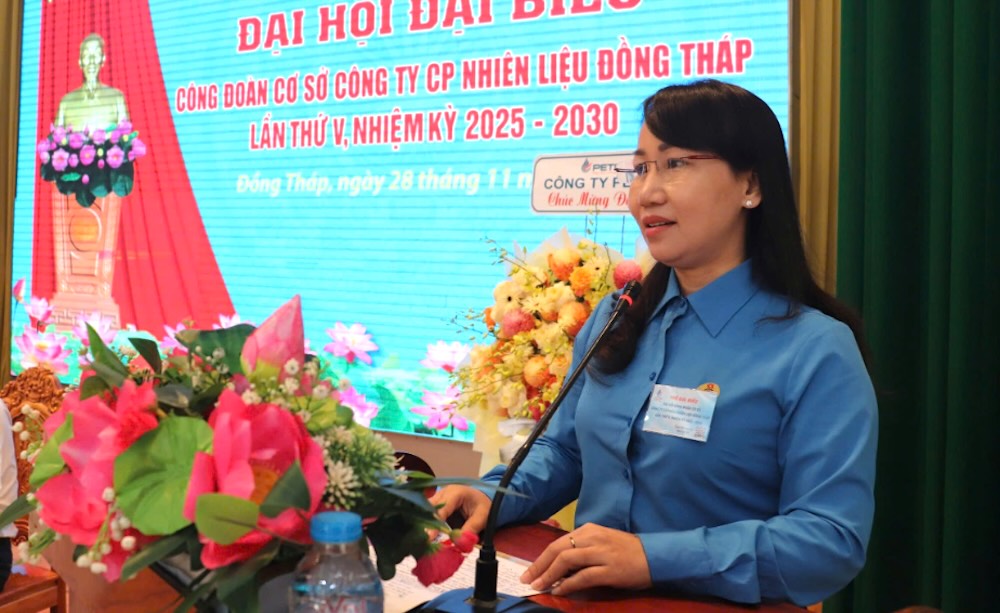 Ba Ngo Thi Thuy Trang – Pho Chu tich LDLD tinh Dong Thap phat bieu tai Dai hoi. Anh: Luu Hung. 