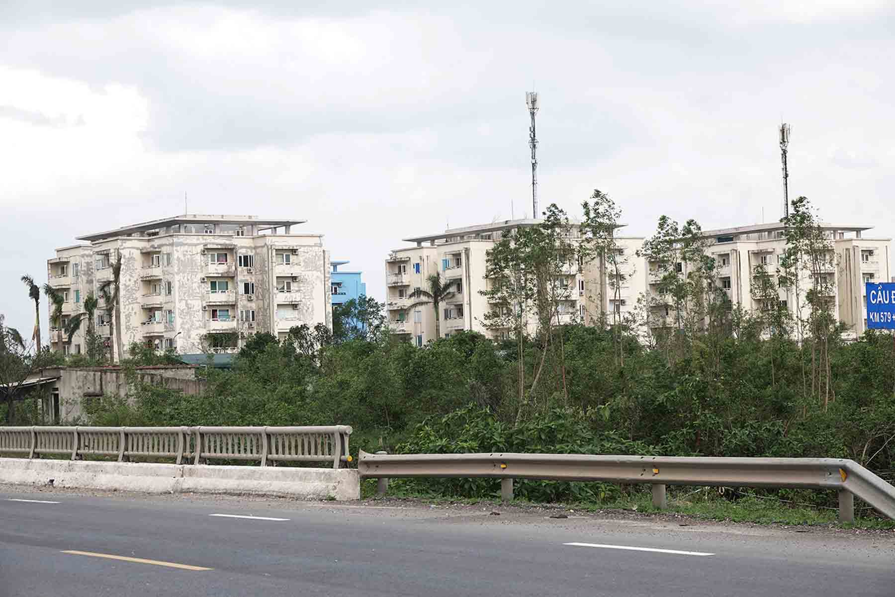 Nhung Block nha o cho cong nhan cua Cong ty Nhiet dien dau khi Ha Tinh. Anh: Tran Tuan.