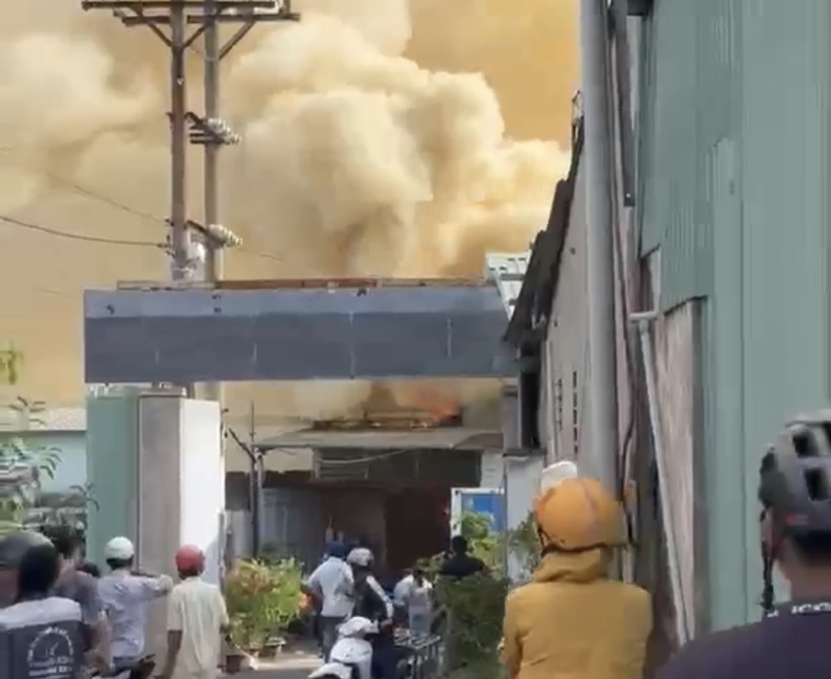 Dam chay bung phat du doi tai phuong Tang Nhon Phu. Anh: Dong Hoang