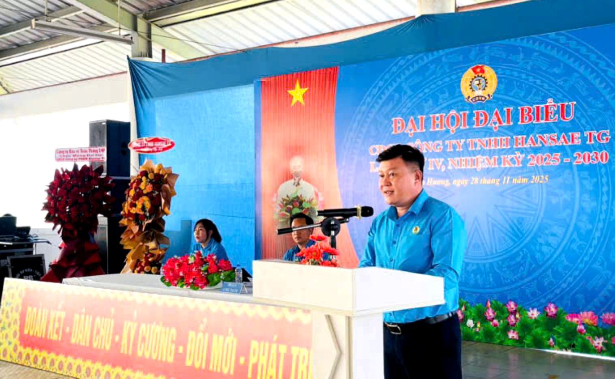 Chu tich Cong doan cac khu cong nghiep, khu kinh te Nguyen Thanh Nhan phat bieu tai dai hoi. Anh: Thanh Mai