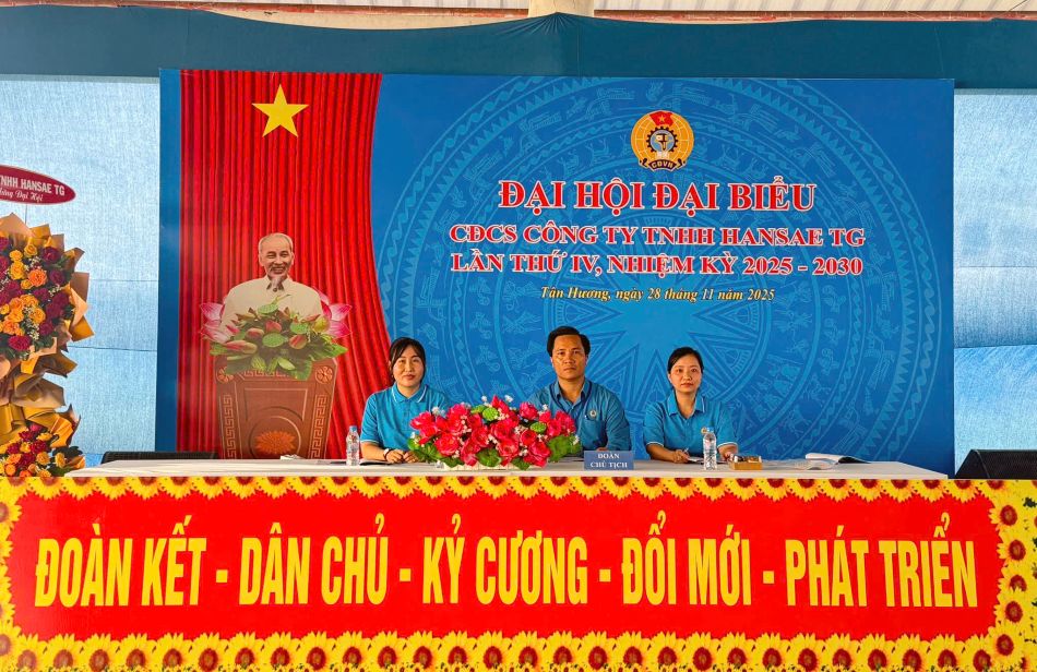 Doan chu tich dai hoi. Anh: Thanh Mai