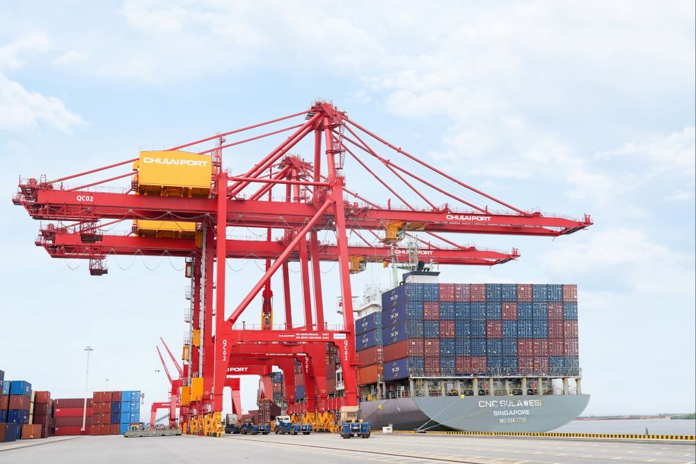 Tau quoc te cap Cang Chu Lai. Anh: Tran Thi