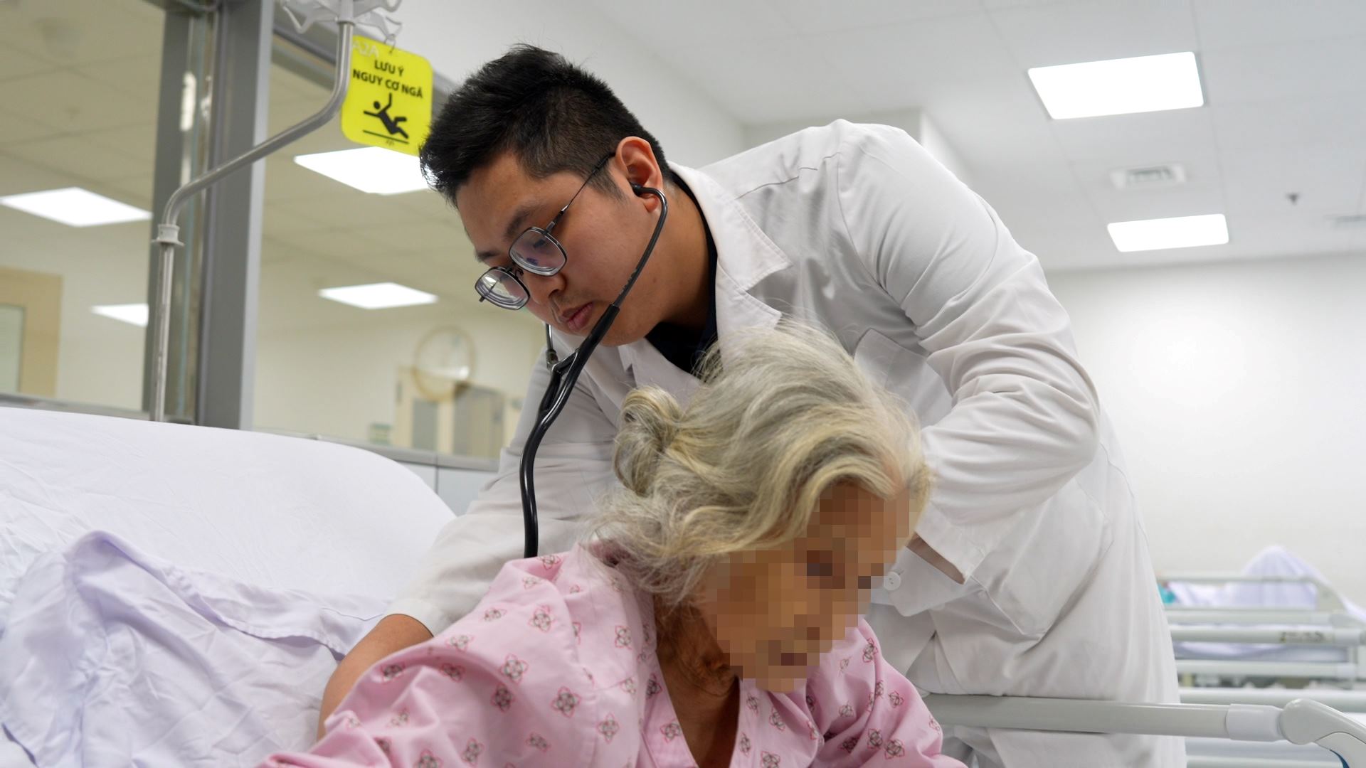 Cardiovascular disease increases sharply when the weather turns cold, warning of a high risk group. Photo: Dinh Hiep