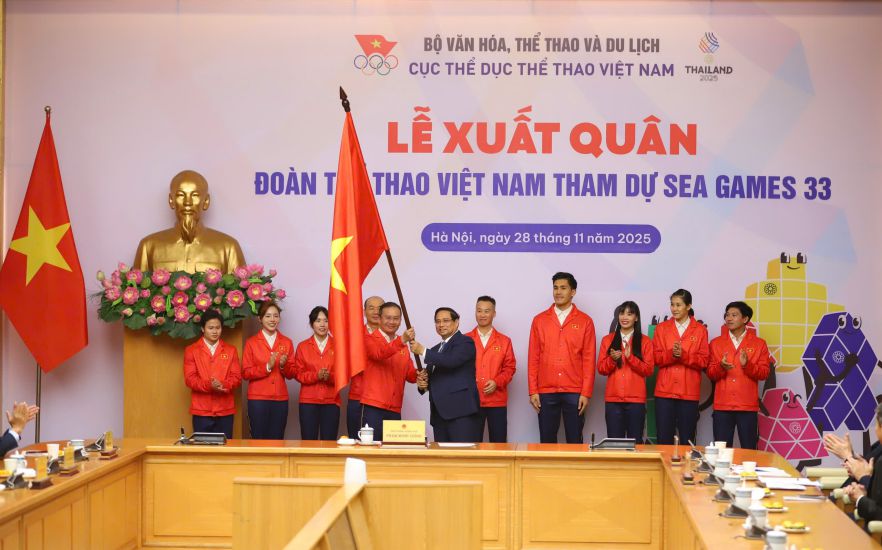 政治委員、ファム・ミン・チン首相は、SEA Games 33での競技の前にベトナムスポーツ代表団を励ましました。写真:Viet Hung