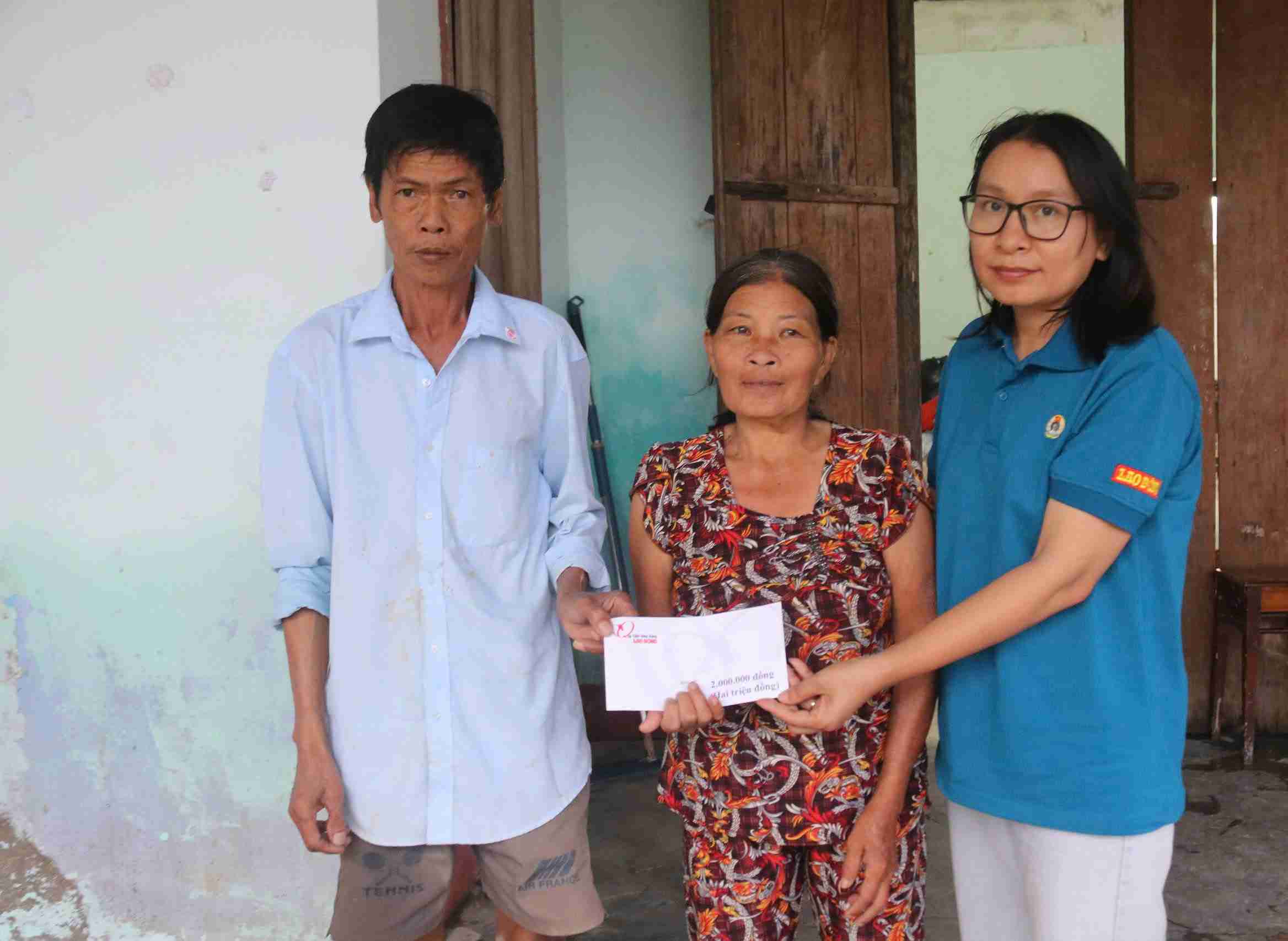 Nhieu nguoi dan tai xa Dien Dien duoc nhan ho tro